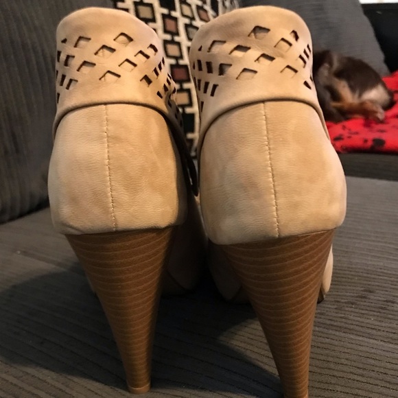 Womens New BKE Sole heals size 7.5 (it says 8 but it’s not) - Picture 3 of 6